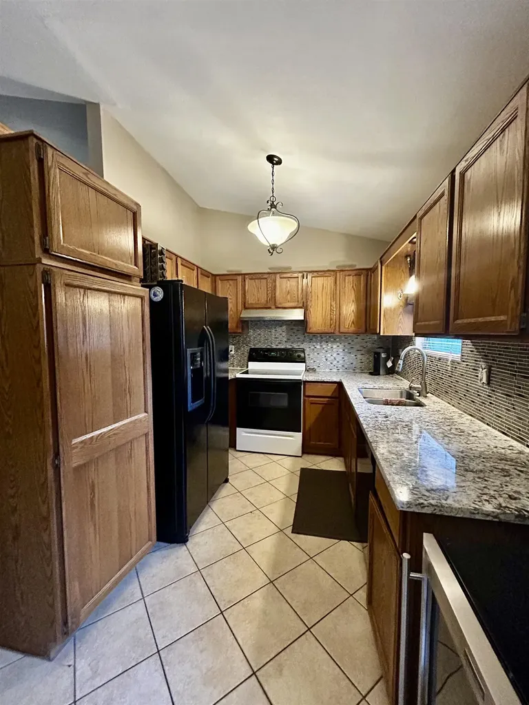 2425 N Beacon Hill Wichita KS 67220