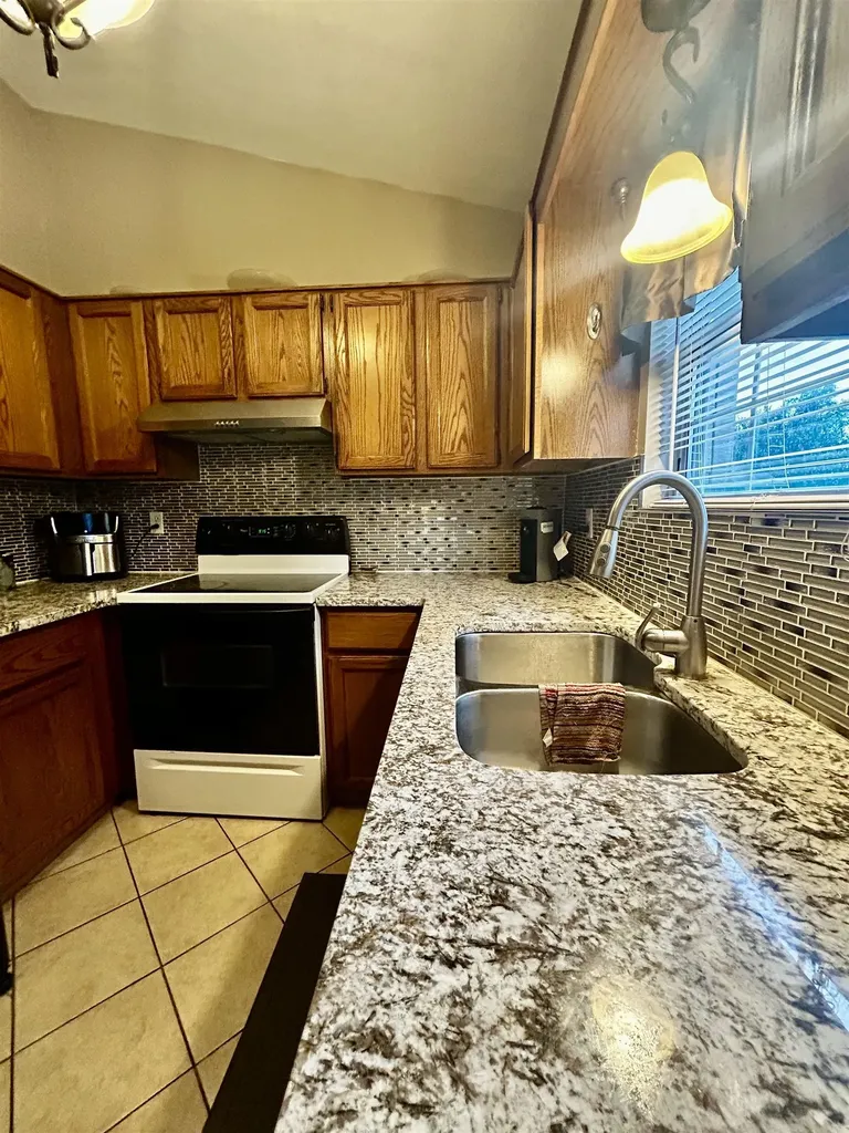 2425 N Beacon Hill Wichita KS 67220