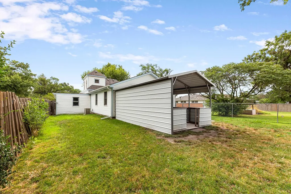 505 Sweezy Halstead KS 67056