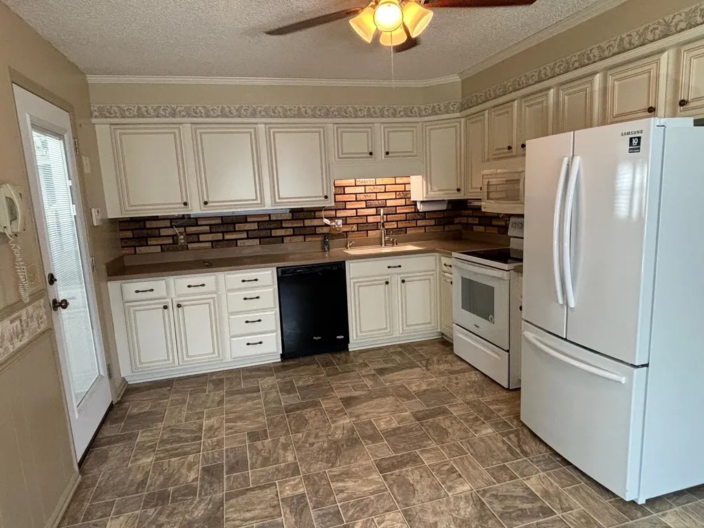 528 W 7th Haysville KS 67060