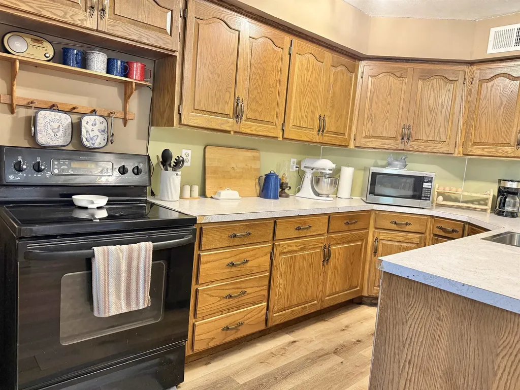 632 W G Kingman KS 67068