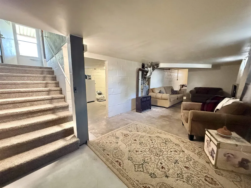 632 W G Kingman KS 67068