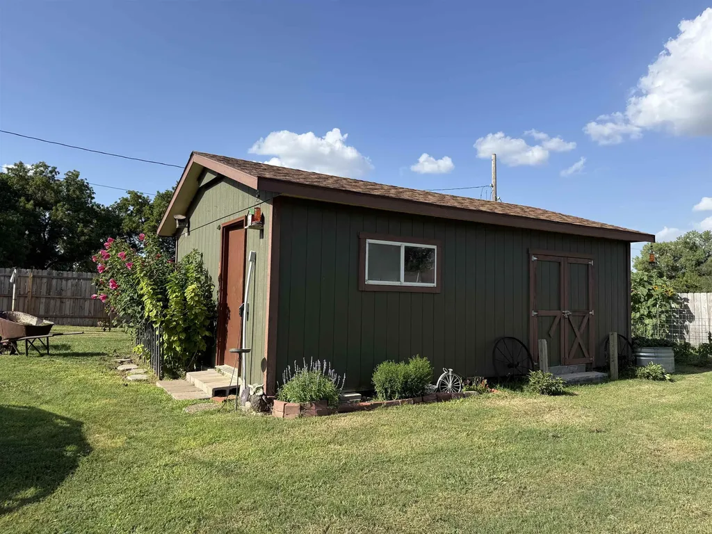 632 W G Kingman KS 67068