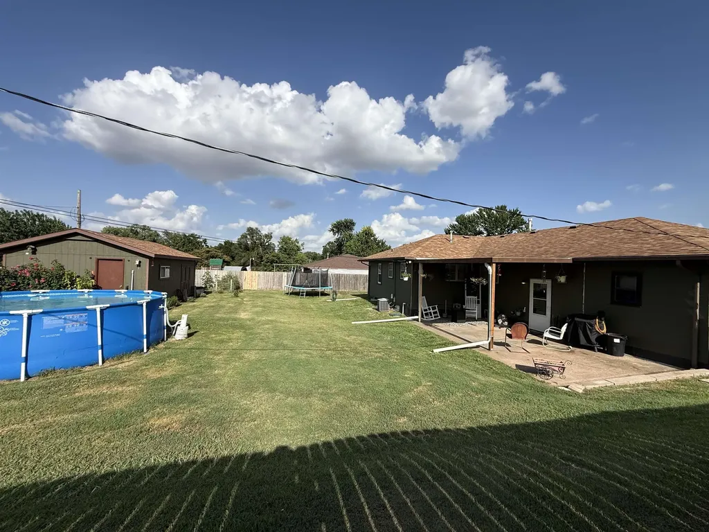 632 W G Kingman KS 67068