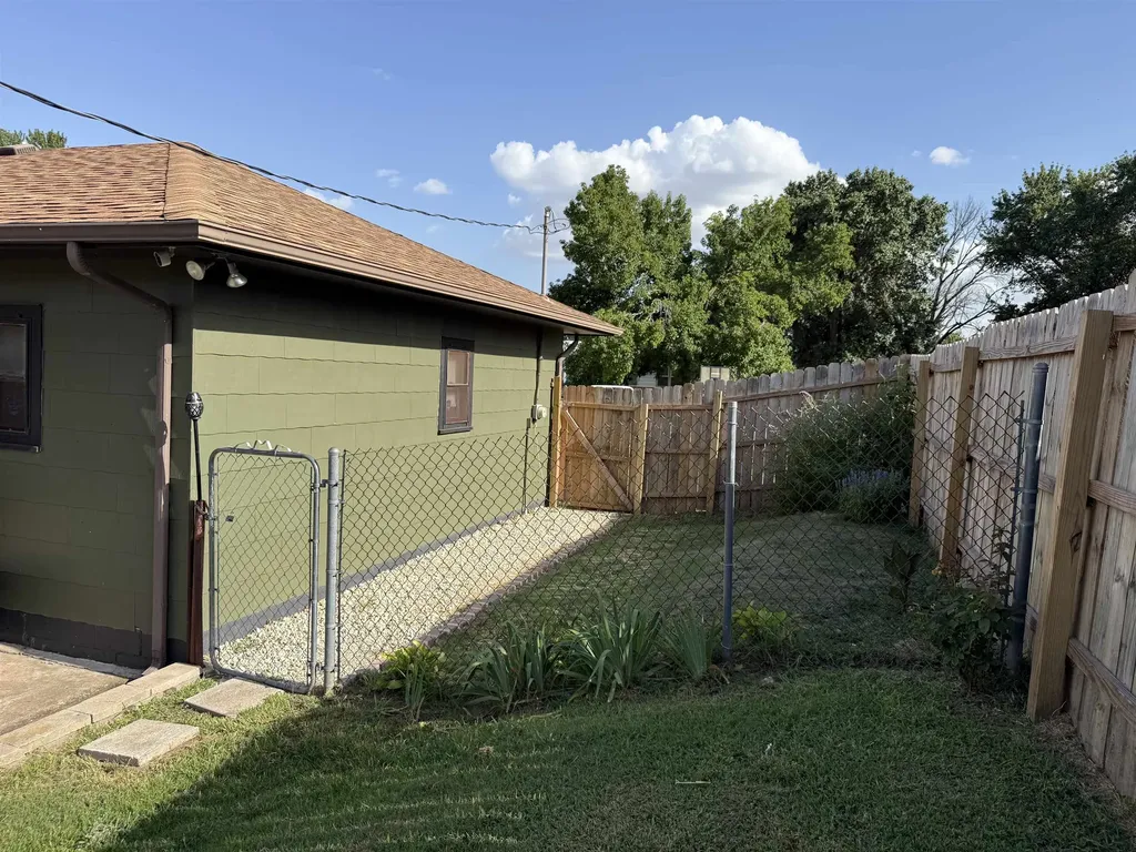 632 W G Kingman KS 67068
