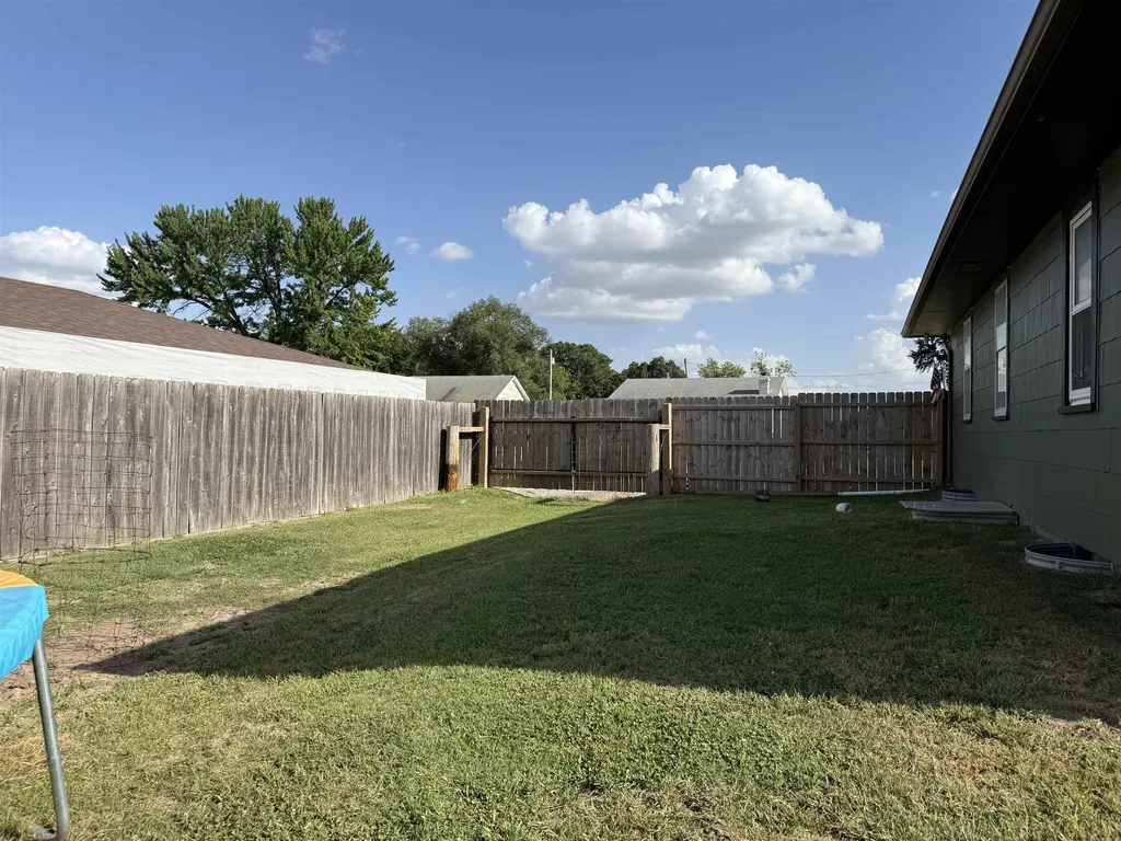 632 W G Kingman KS 67068