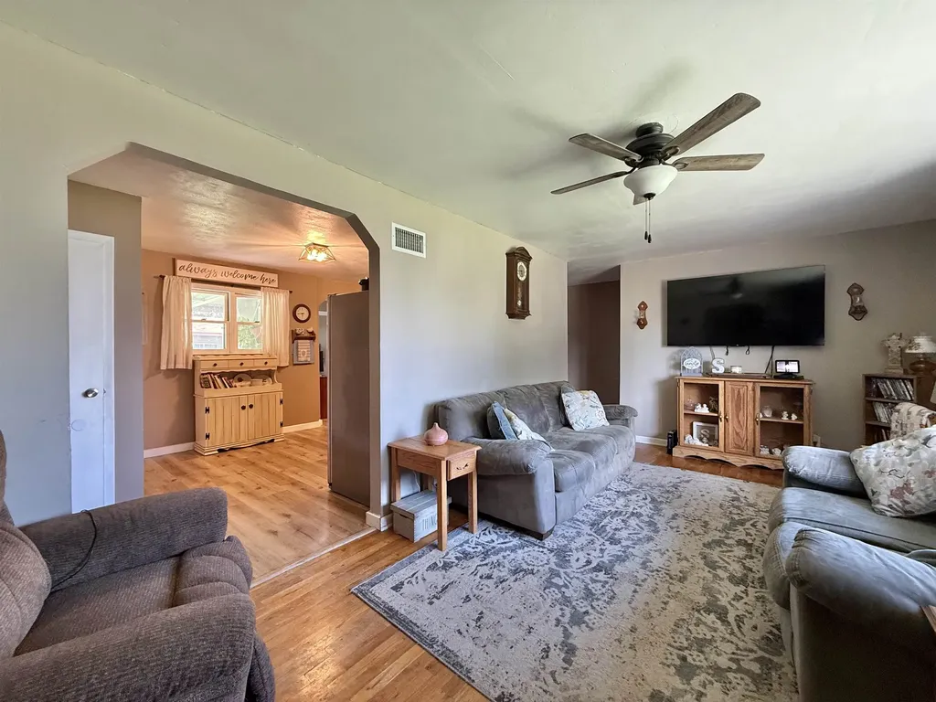632 W G Kingman KS 67068