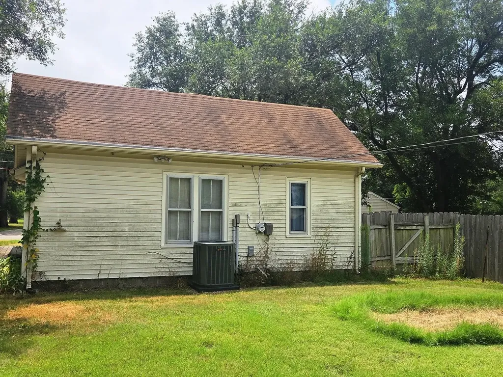 1420 E 9th Newton KS 67114