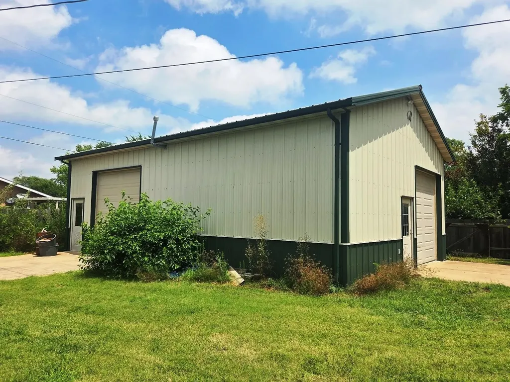 1420 E 9th Newton KS 67114