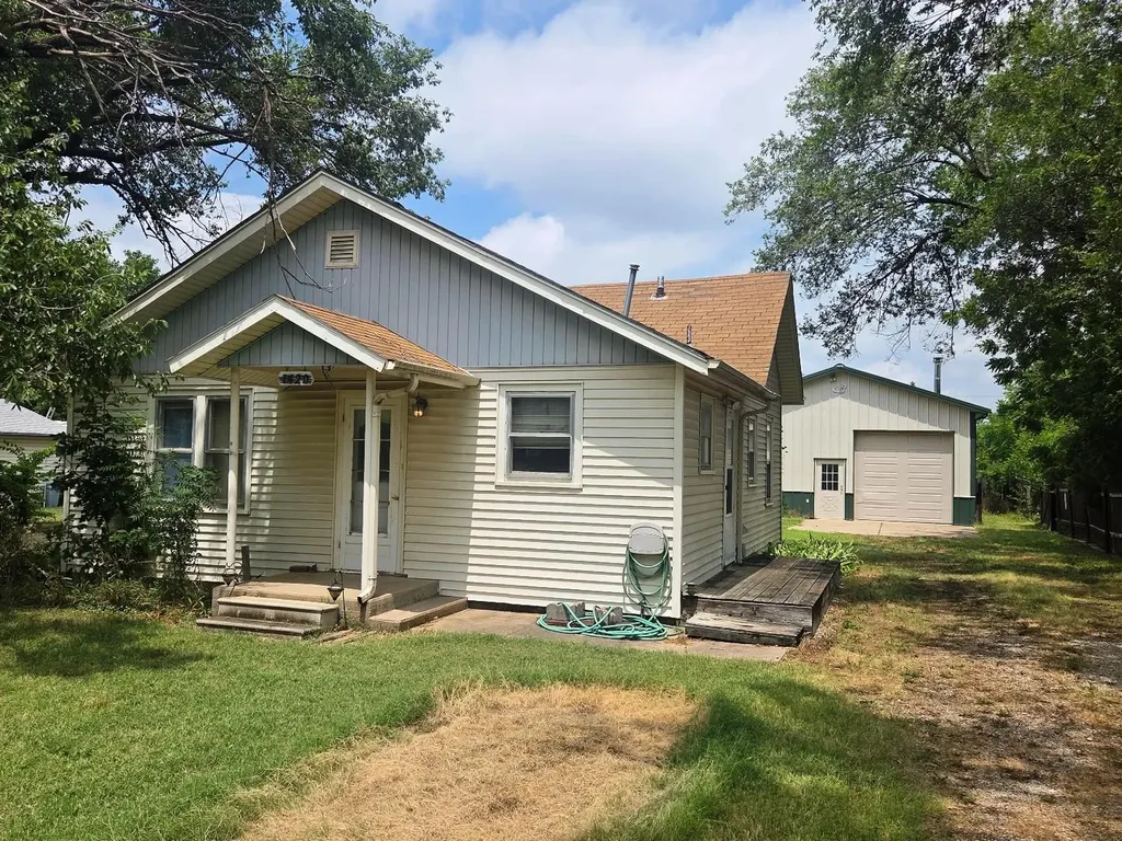 1420 E 9th Newton KS 67114