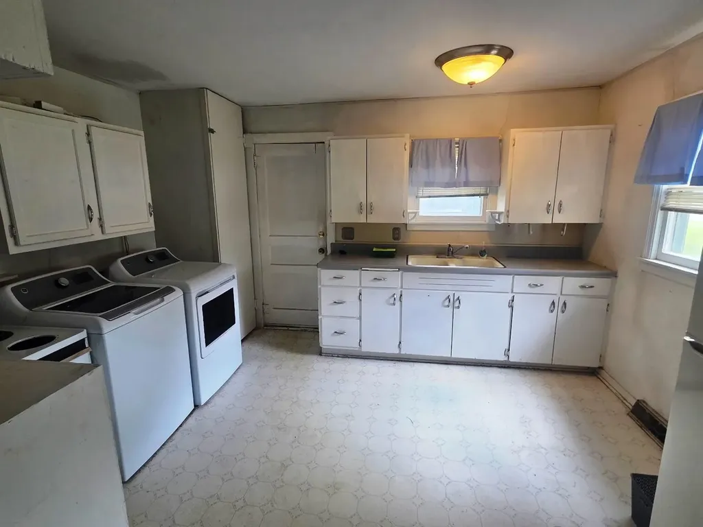 1420 E 9th Newton KS 67114