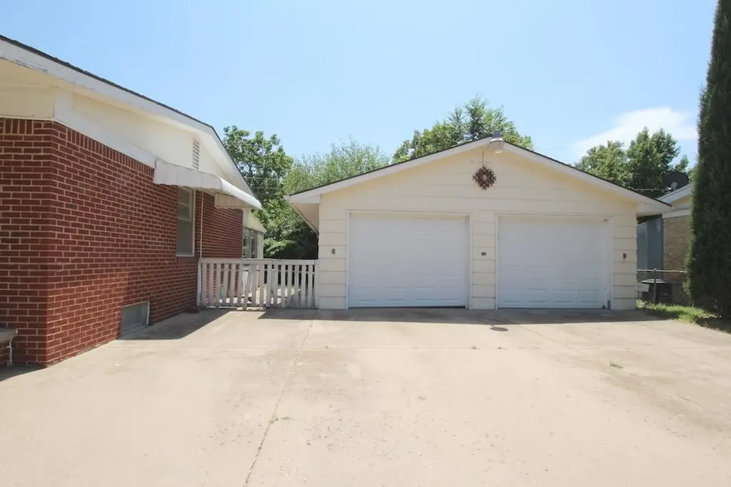 1113 W 27th Wichita KS 67204