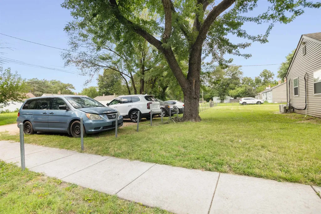 827-829 S Terrace Drive Wichita KS 67218