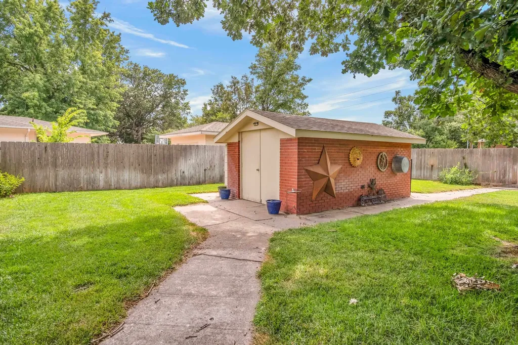 3 Sycamore Court Newton KS 67114