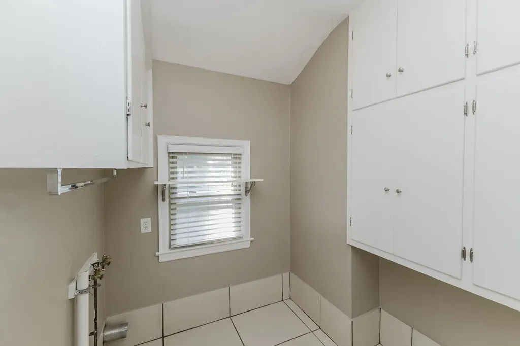 239 S Parkwood Wichita KS 67218