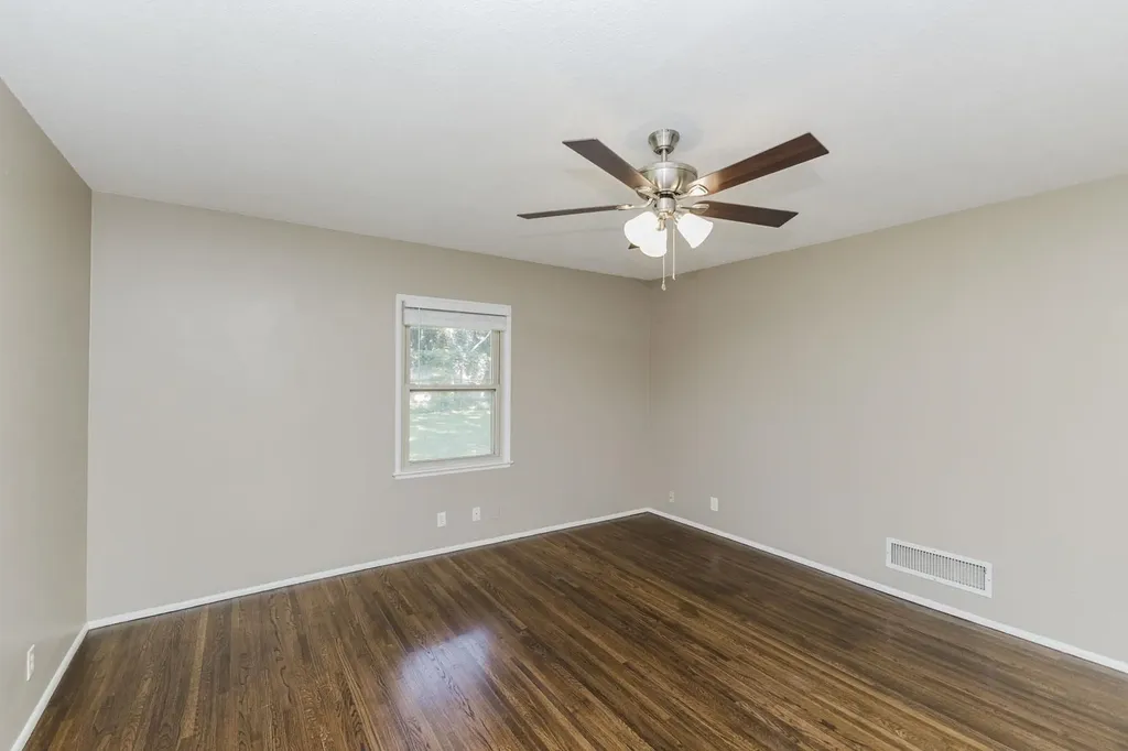 239 S Parkwood Wichita KS 67218