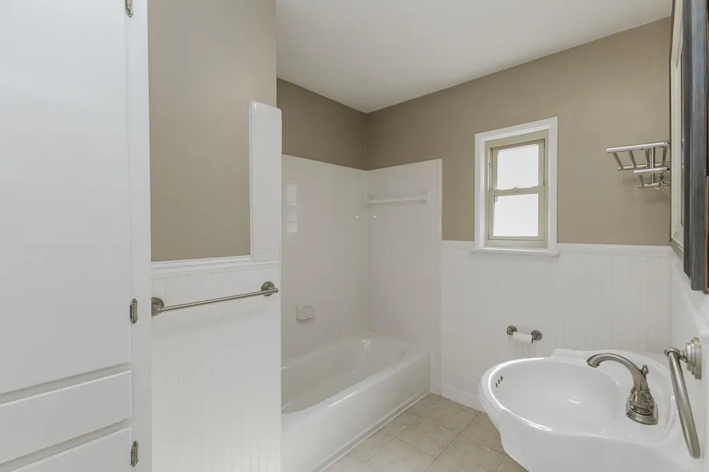 239 S Parkwood Wichita KS 67218