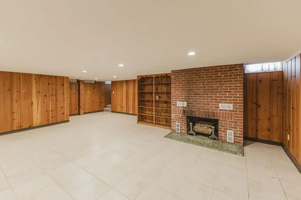 239 S Parkwood Wichita KS 67218