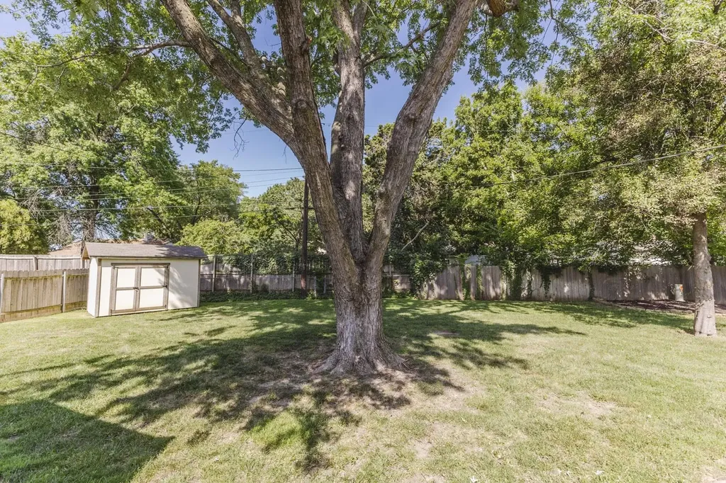 239 S Parkwood Wichita KS 67218