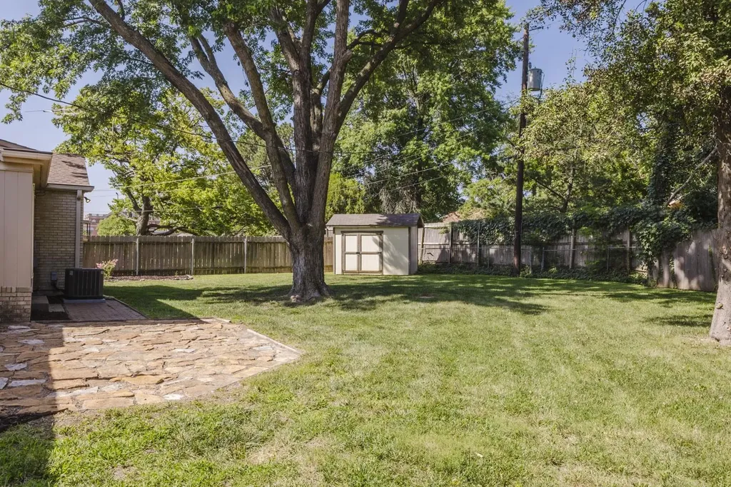239 S Parkwood Wichita KS 67218