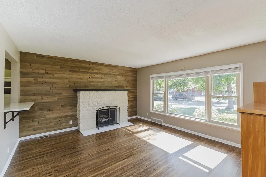 239 S Parkwood Wichita KS 67218