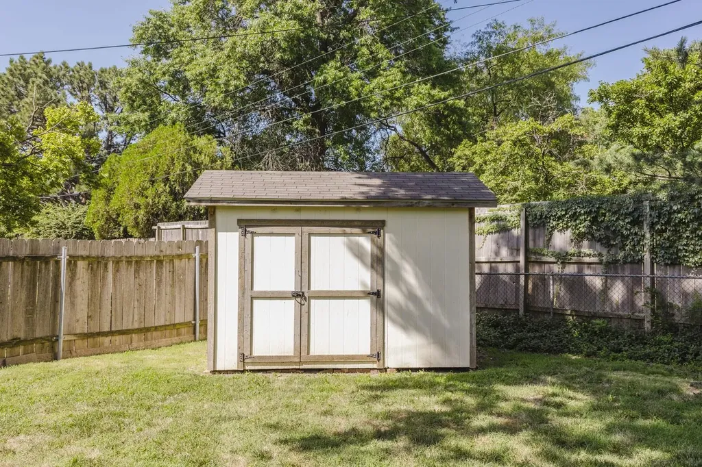239 S Parkwood Wichita KS 67218