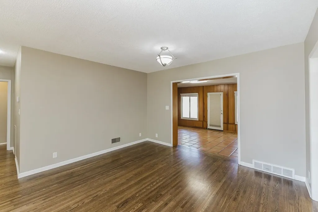 239 S Parkwood Wichita KS 67218