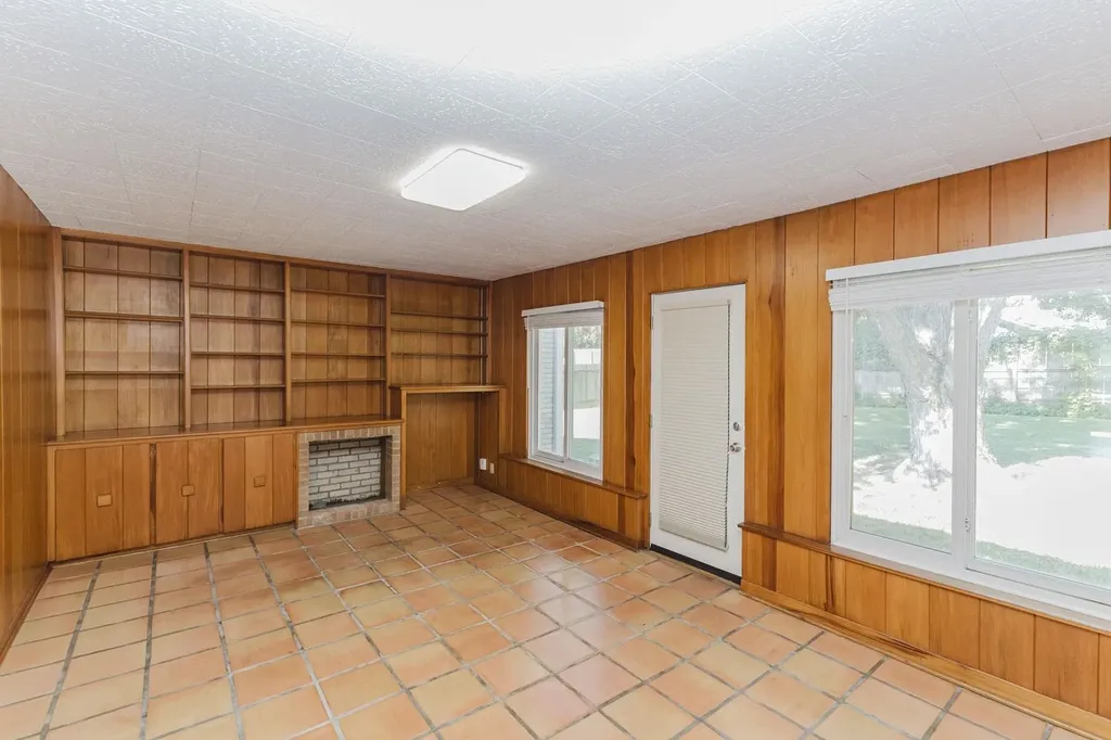 239 S Parkwood Wichita KS 67218