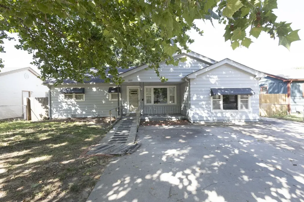 2869 S Mosley Wichita KS 67216