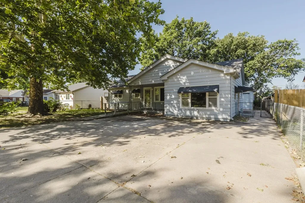 2869 S Mosley Wichita KS 67216