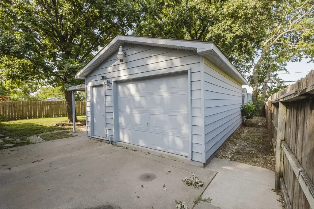 2869 S Mosley Wichita KS 67216