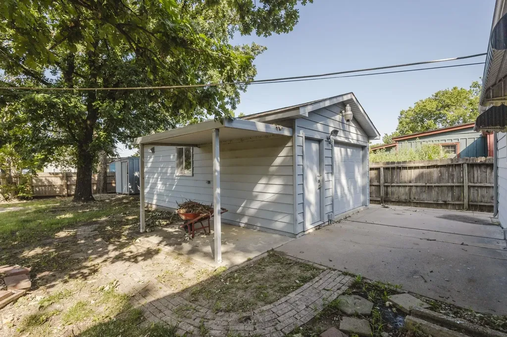 2869 S Mosley Wichita KS 67216