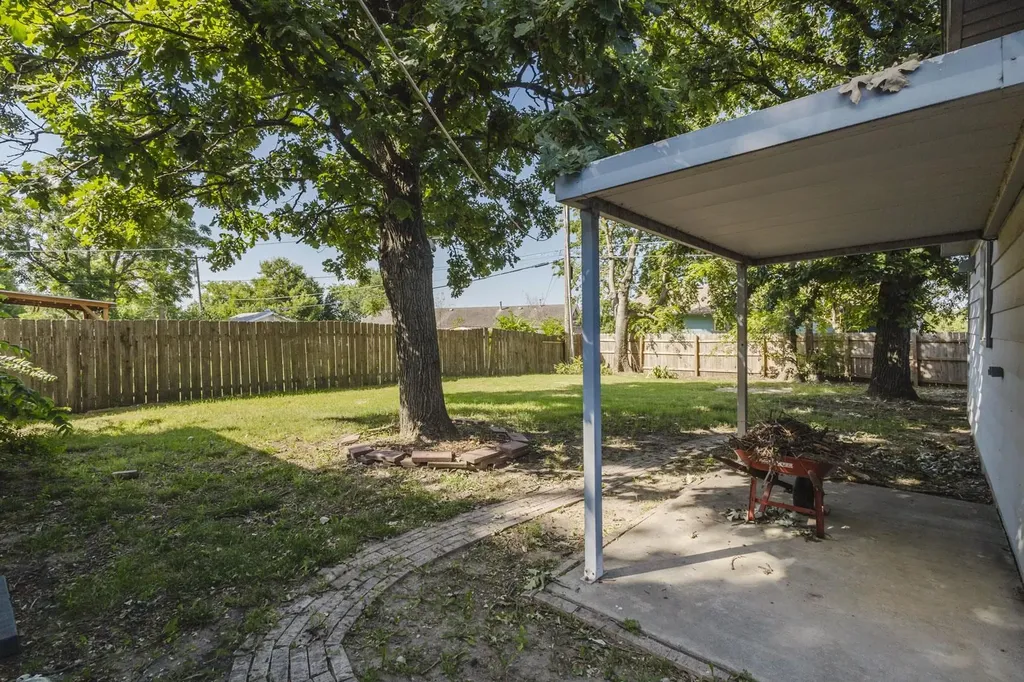 2869 S Mosley Wichita KS 67216