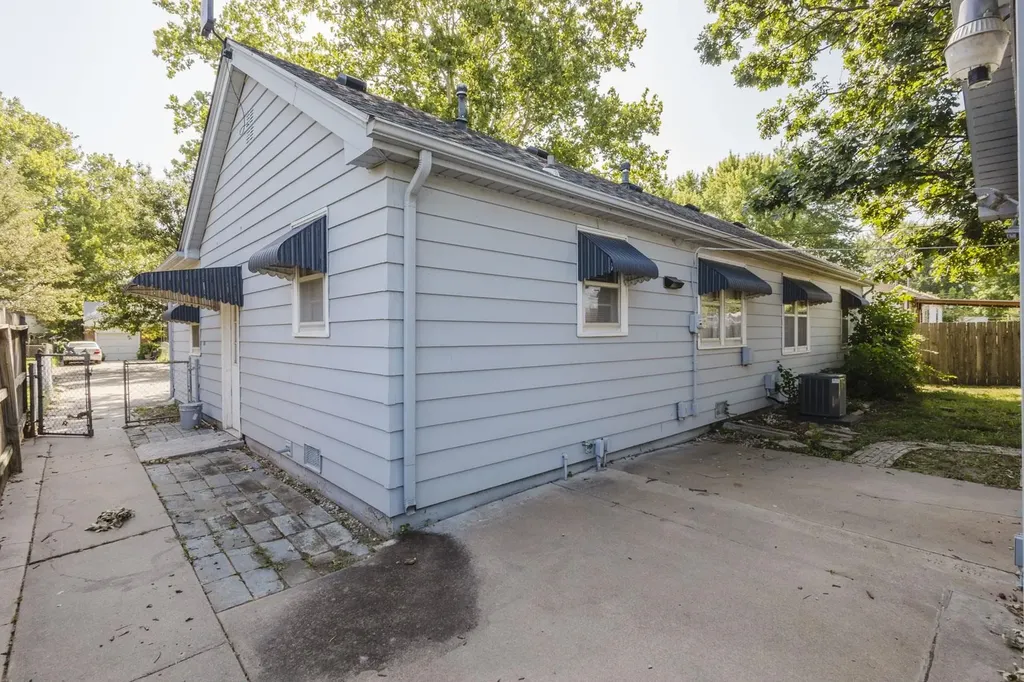 2869 S Mosley Wichita KS 67216