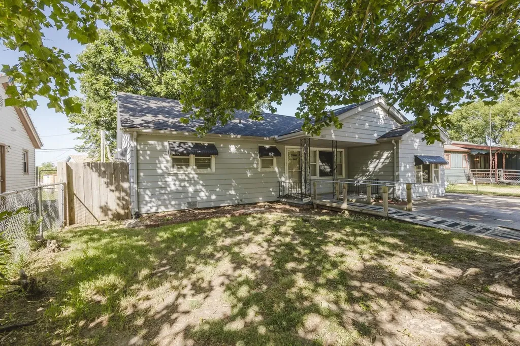2869 S Mosley Wichita KS 67216