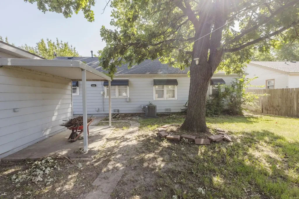 2869 S Mosley Wichita KS 67216