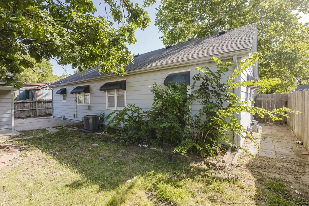2869 S Mosley Wichita KS 67216