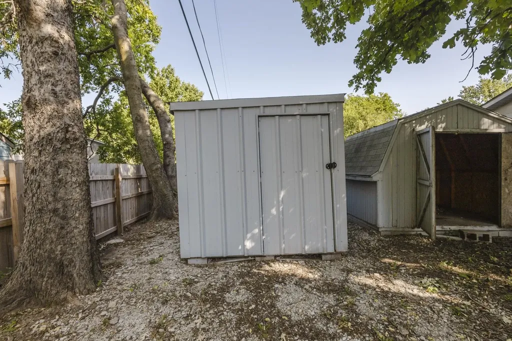 2869 S Mosley Wichita KS 67216