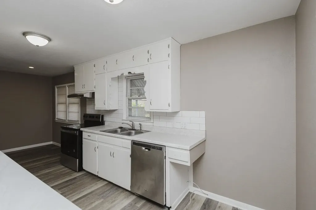 2869 S Mosley Wichita KS 67216