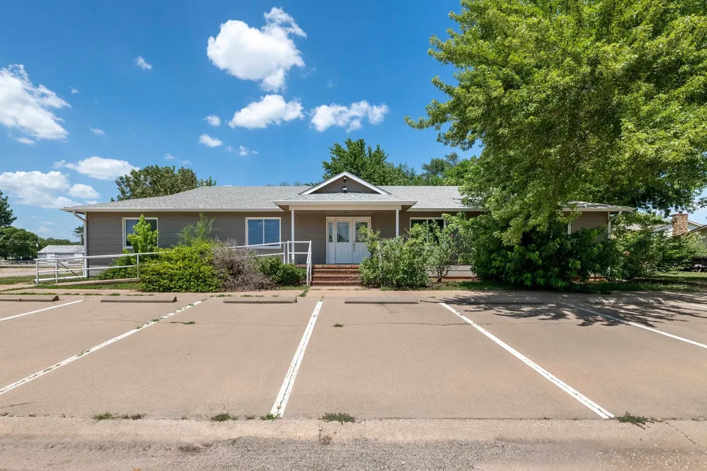 106 E Shadybrook Cheney KS 67205