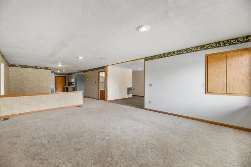 106 E Shadybrook Cheney KS 67205