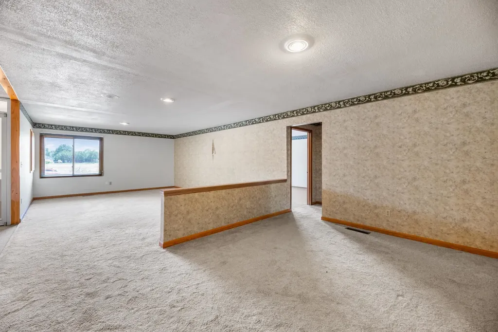106 E Shadybrook Cheney KS 67205