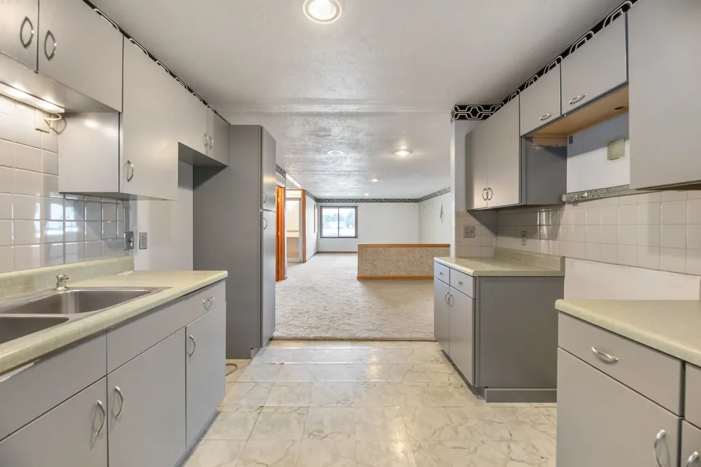 106 E Shadybrook Cheney KS 67205