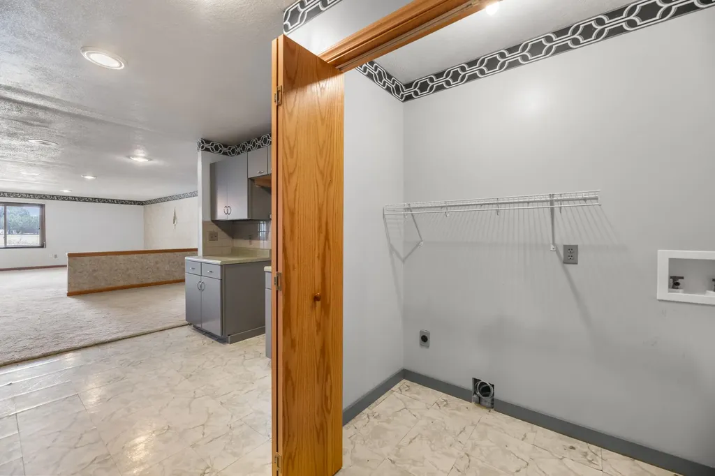 106 E Shadybrook Cheney KS 67205
