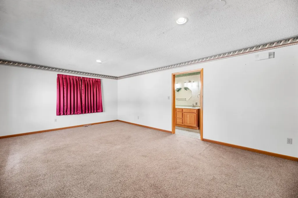 106 E Shadybrook Cheney KS 67205