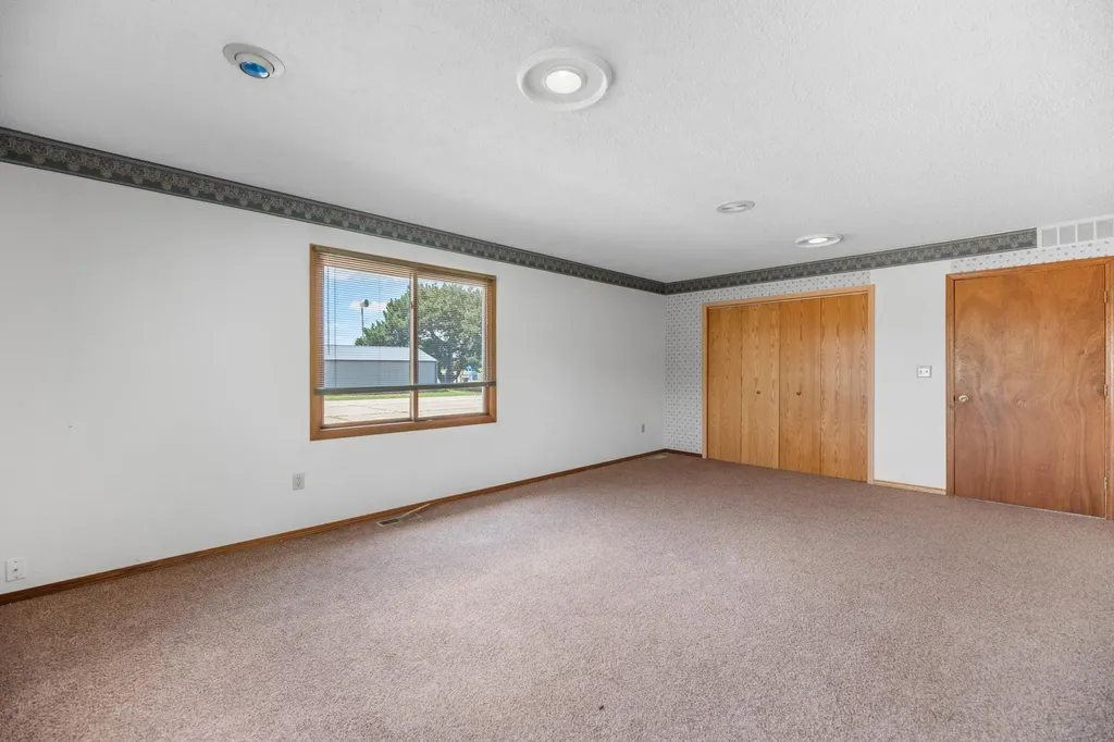 106 E Shadybrook Cheney KS 67205