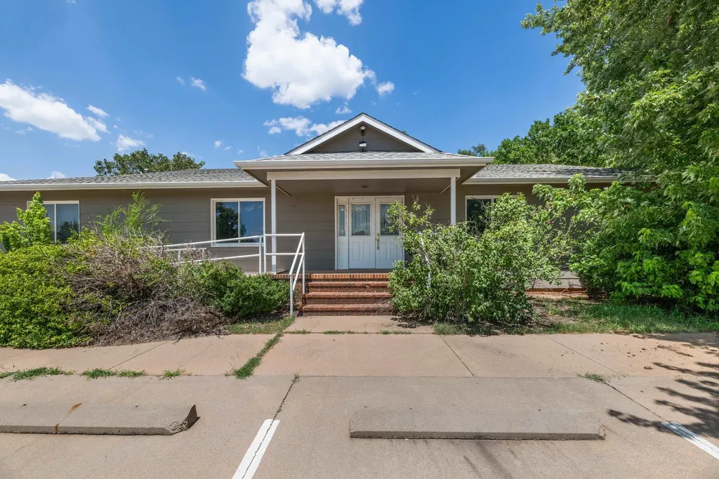 106 E Shadybrook Cheney KS 67205