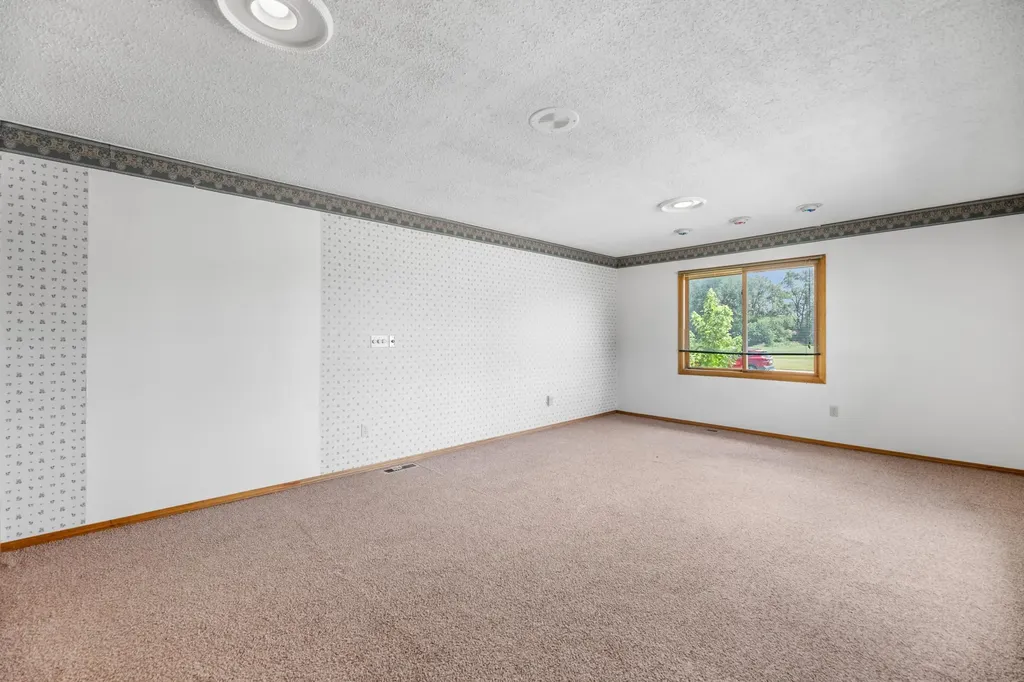 106 E Shadybrook Cheney KS 67205