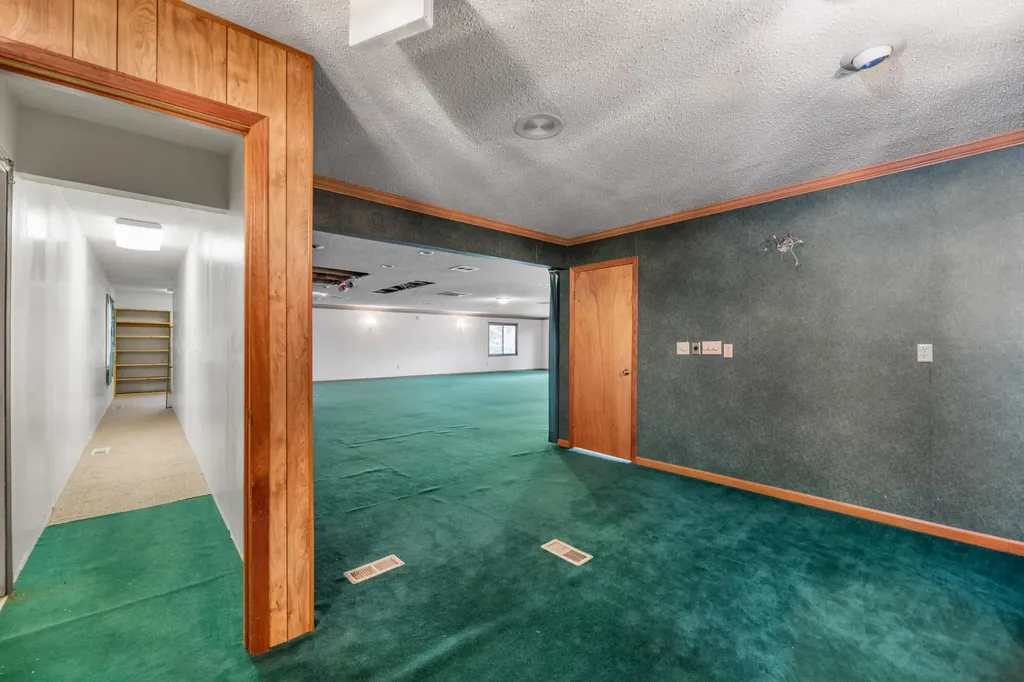 106 E Shadybrook Cheney KS 67205