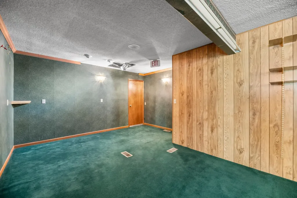 106 E Shadybrook Cheney KS 67205